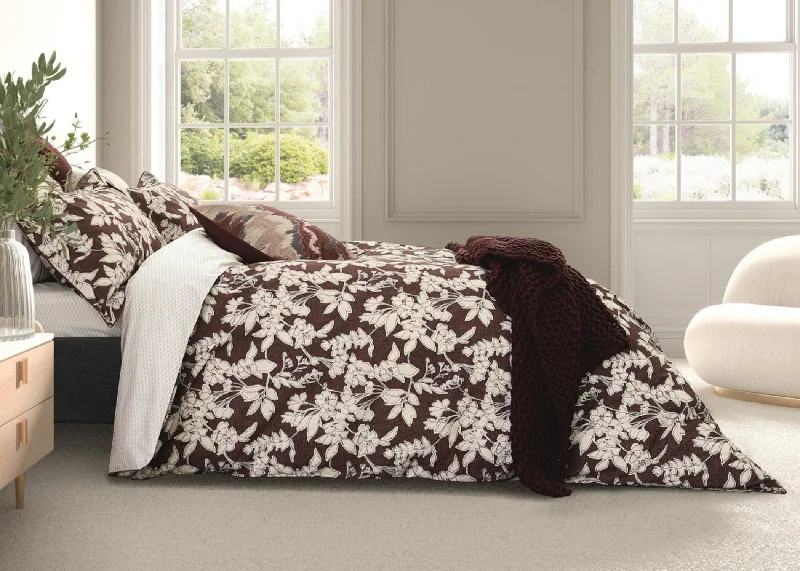 Weekend Big Sale Bedeck of Belfast "Aris" Duvet Cover and Oxford Pillowcase in Mulberry (Burgundy) Weekend Big Sale Bedeck of Belfast "Aris" Duvet Cover and Oxford Pillowcase in Mulberry (Burgundy)