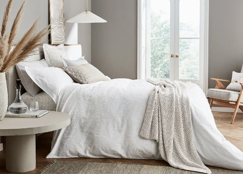 Weekend Clearance Frenzy Bedeck of Belfast "Kali" Duvet Cover and Oxford Pillowcase Weekend Clearance Frenzy Bedeck of Belfast "Kali" Duvet Cover and Oxford Pillowcase
