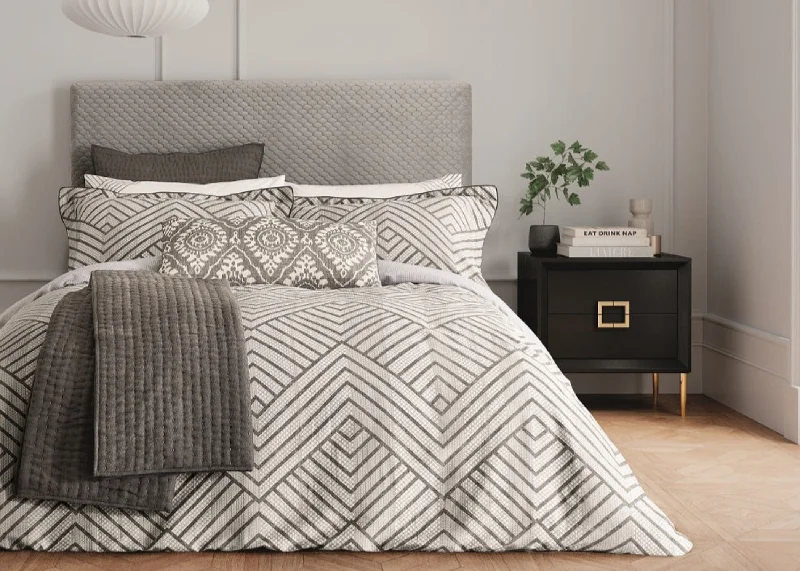 Weekend Discount Extravaganza Bedeck of Belfast "Kayah" Duvet Cover and Oxford Pillowcase