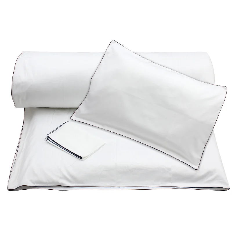 Weekend Offers You Can’t Miss White Duvet with Navy Piping + Pillowcases (600 TC)