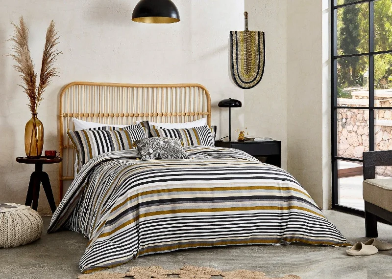 Weekend Exclusive Discounts Harlequin "Rosita" Duvet Cover and Pillowcase