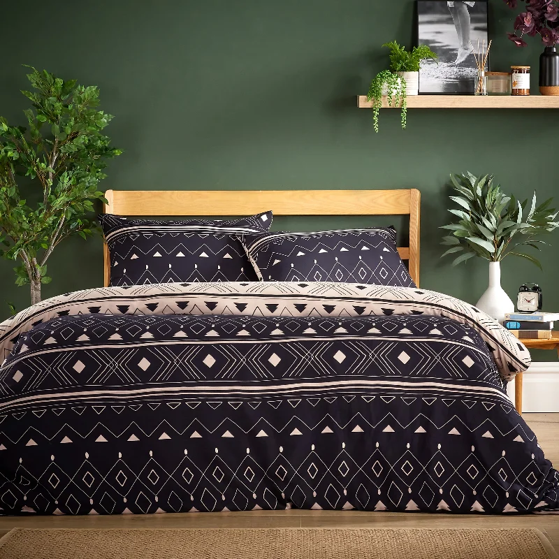 Weekend Bonanza Oslo Black Super Soft Flannel Duvet Cover Set with Pillowcases Warm & Cosy Quilt Bedding in Multiple Sizes Available by OLIVIA ROCCO Weekend Bonanza Oslo Black Super Soft Flannel Duvet Cover Set with Pillowcases Warm & Cosy Quilt Bedding in Multiple Sizes Available by OLIVIA ROCCO