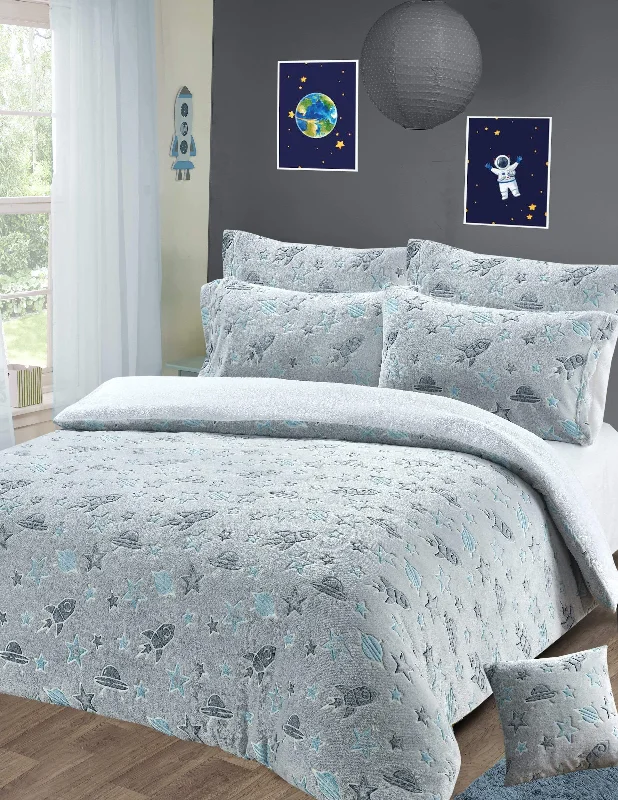 Exclusive Offer Outer Space Glow In The Dark Astronaut and Rocket Teddy Fleece Duvet Set for Children, OEKO-TEX Certified Bedding Perfect for Winter by OLIVIA ROCCO Exclusive Offer Outer Space Glow In The Dark Astronaut and Rocket Teddy Fleece Duvet Set for Children, OEKO-TEX Certified Bedding Perfect for Winter by OLIVIA ROCCO