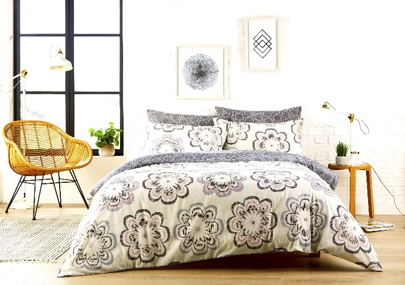 Weekend Steals Peony Floral Cotton Rich Duvet Cover Set with Pillowcases Vibrant Modern Luxury Bedding Available in Single Double King Super King by OLIVIA ROCCO Weekend Steals Peony Floral Cotton Rich Duvet Cover Set with Pillowcases Vibrant Modern Luxury Bedding Available in Single Double King Super King by OLIVIA ROCCO