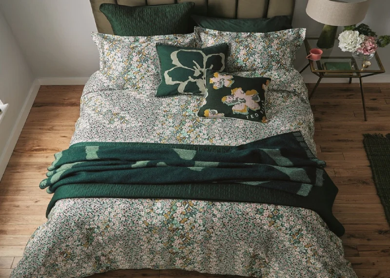 Weekend Exclusive Offers You’ll Love Ted Baker "Ditsy Union" Duvet Cover and Oxford Pillowcases Weekend Exclusive Offers You’ll Love Ted Baker "Ditsy Union" Duvet Cover and Oxford Pillowcases