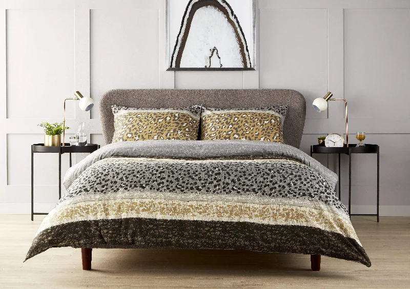 Final Clearance Safari Print Cotton Rich Duvet Set with Wildlife Jungle Design Bedding in Single Double King Super King Sizes by OLIVIA ROCCO Final Clearance Safari Print Cotton Rich Duvet Set with Wildlife Jungle Design Bedding in Single Double King Super King Sizes by OLIVIA ROCCO