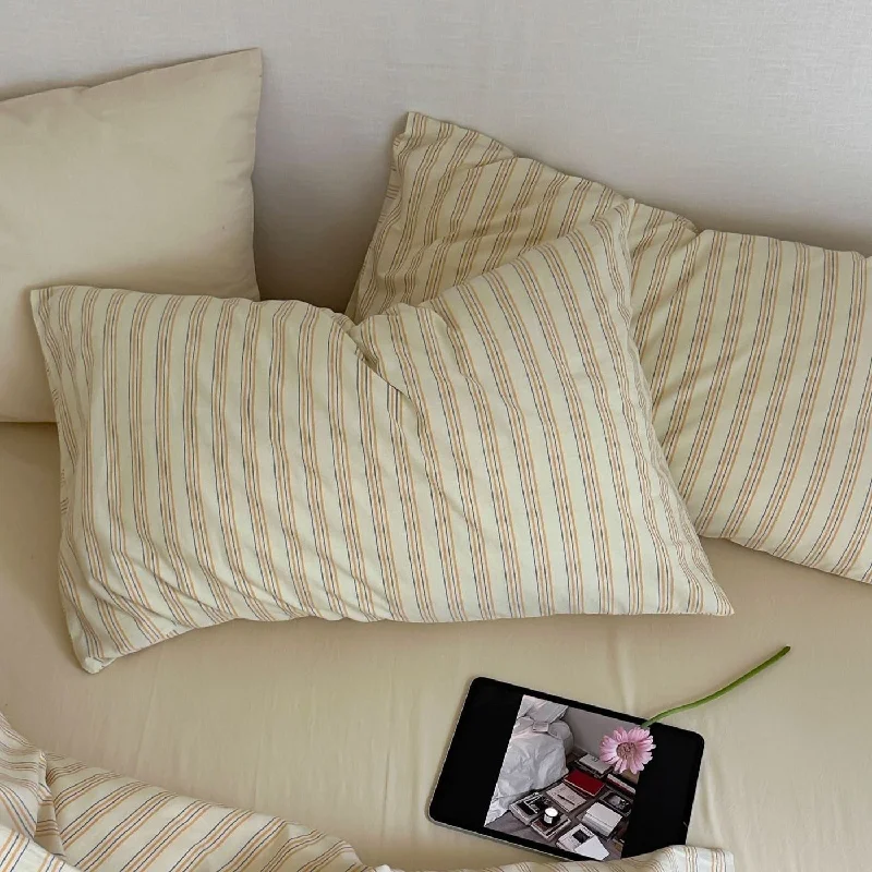 Super Price Slash Refreshing Stripe Pillowcases / Yellow