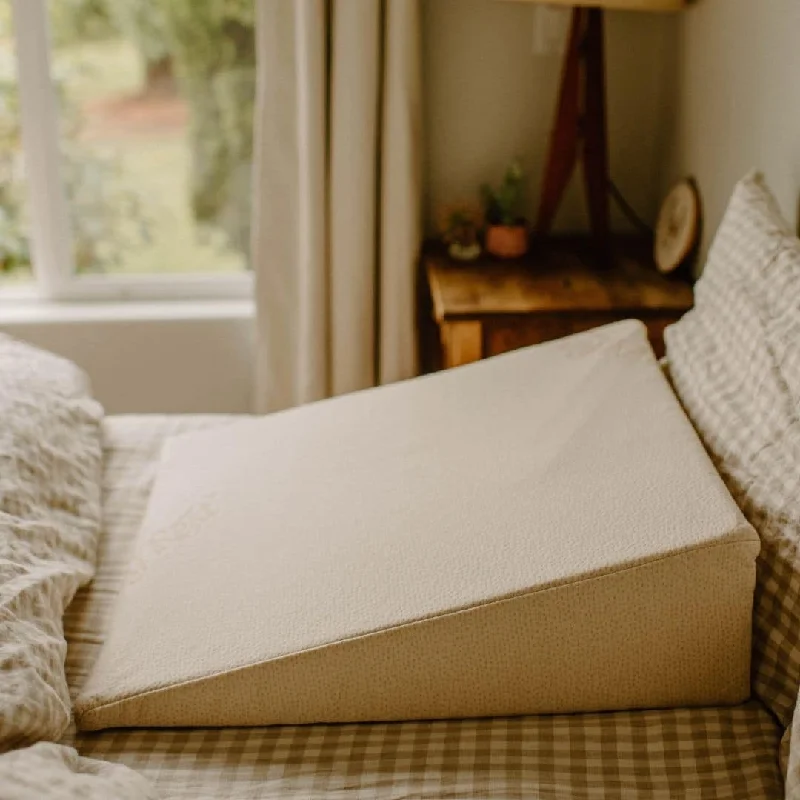 Final Clearance Wedge Pillow
