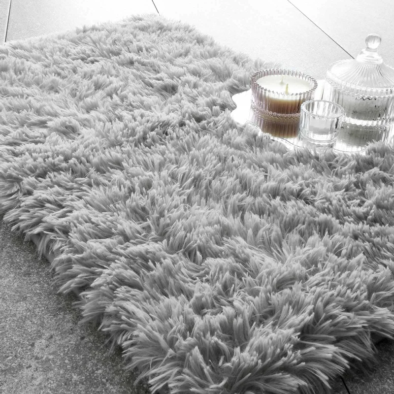 Hurry, Don’t Miss Out Cuddly Bath Mat Silver