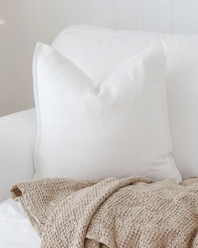 Weekend Hot Offers Deco pillow cover with buttons in White