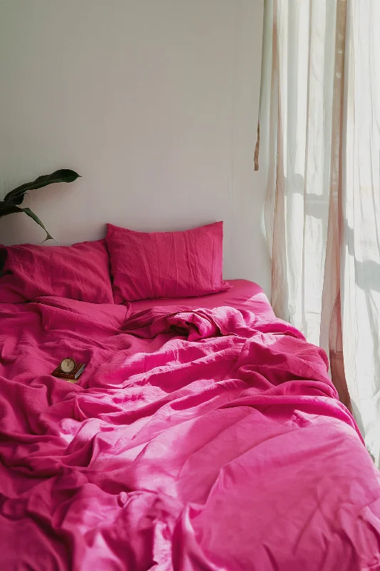 Weekend Shopping Deals Fuchsia pillowcase