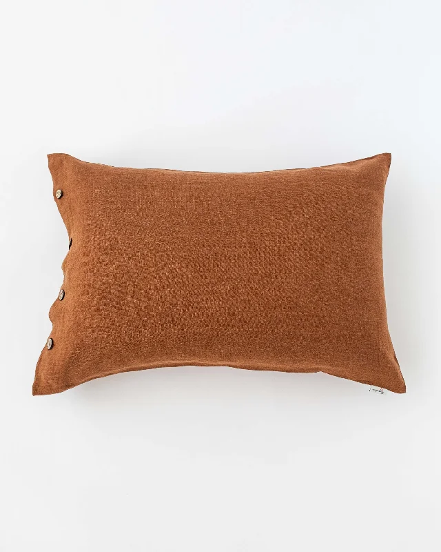 Weekend Best Buys Linen pillowcase with buttons in Cinnamon