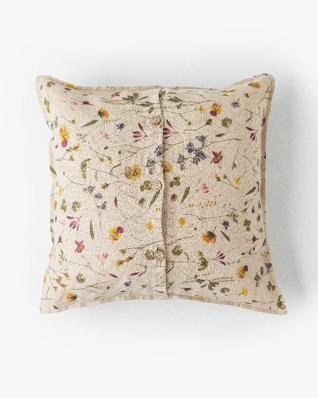 Big Bargain Bonanza Pillow cover with buttons in Botanical print
