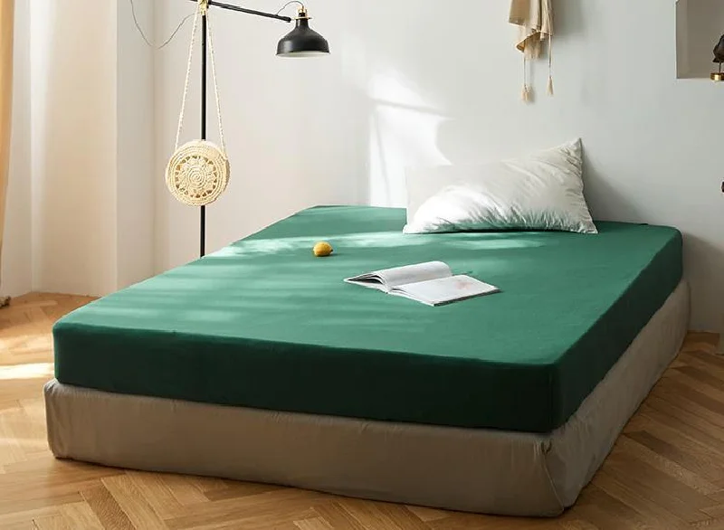 Hurry, Don’t Miss Out Solid Bed Sheet / Forest Green