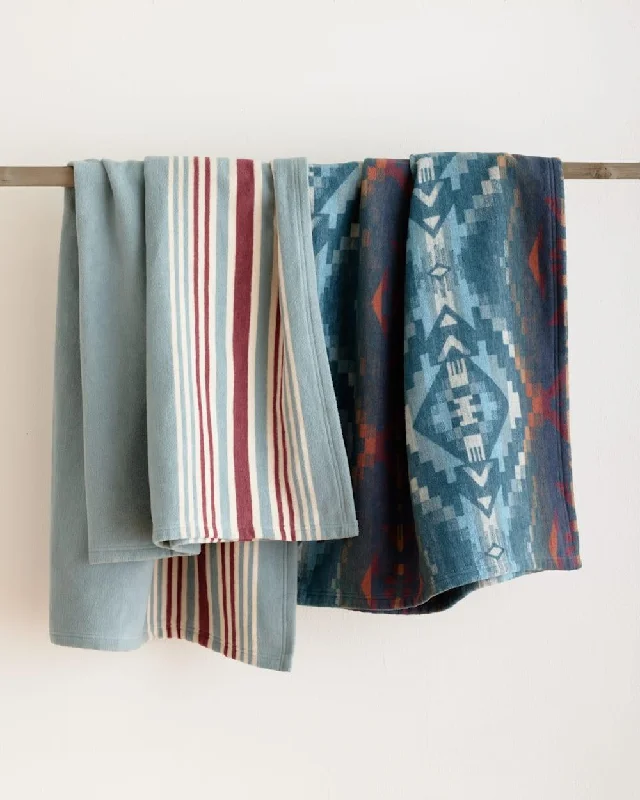 Weekend Savings Bonanza Carico Lake/Stripe Cotton Throw Pack