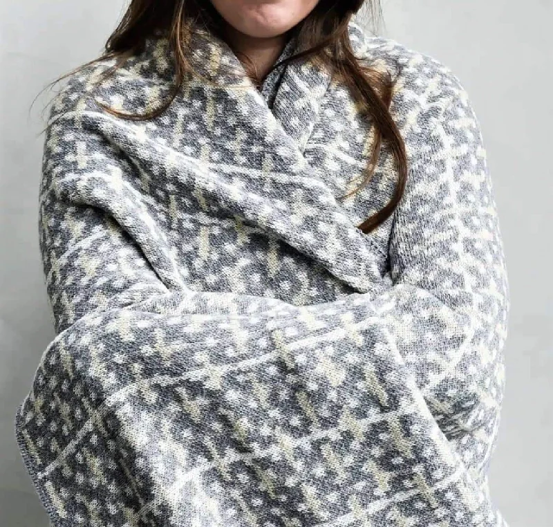 One-Stop Shop Sale Eco Retro Grey and Ivory Woven Throw