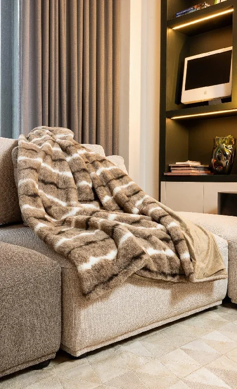 Hot Sale Items Luxe Beige & White Faux Fur Throw
