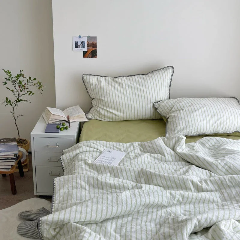 Weekend Bargain Weekends Pastel Striped Blanket Set / Green