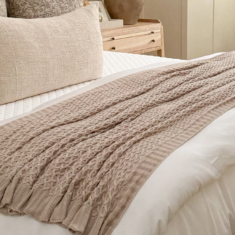 Weekend Best Deals Knitted Throw